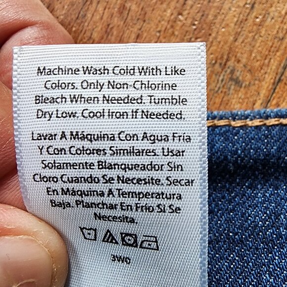 Time And Tru Mid-Rise Rolled Ripped Shorts Size 8 - Picture 7 of 11